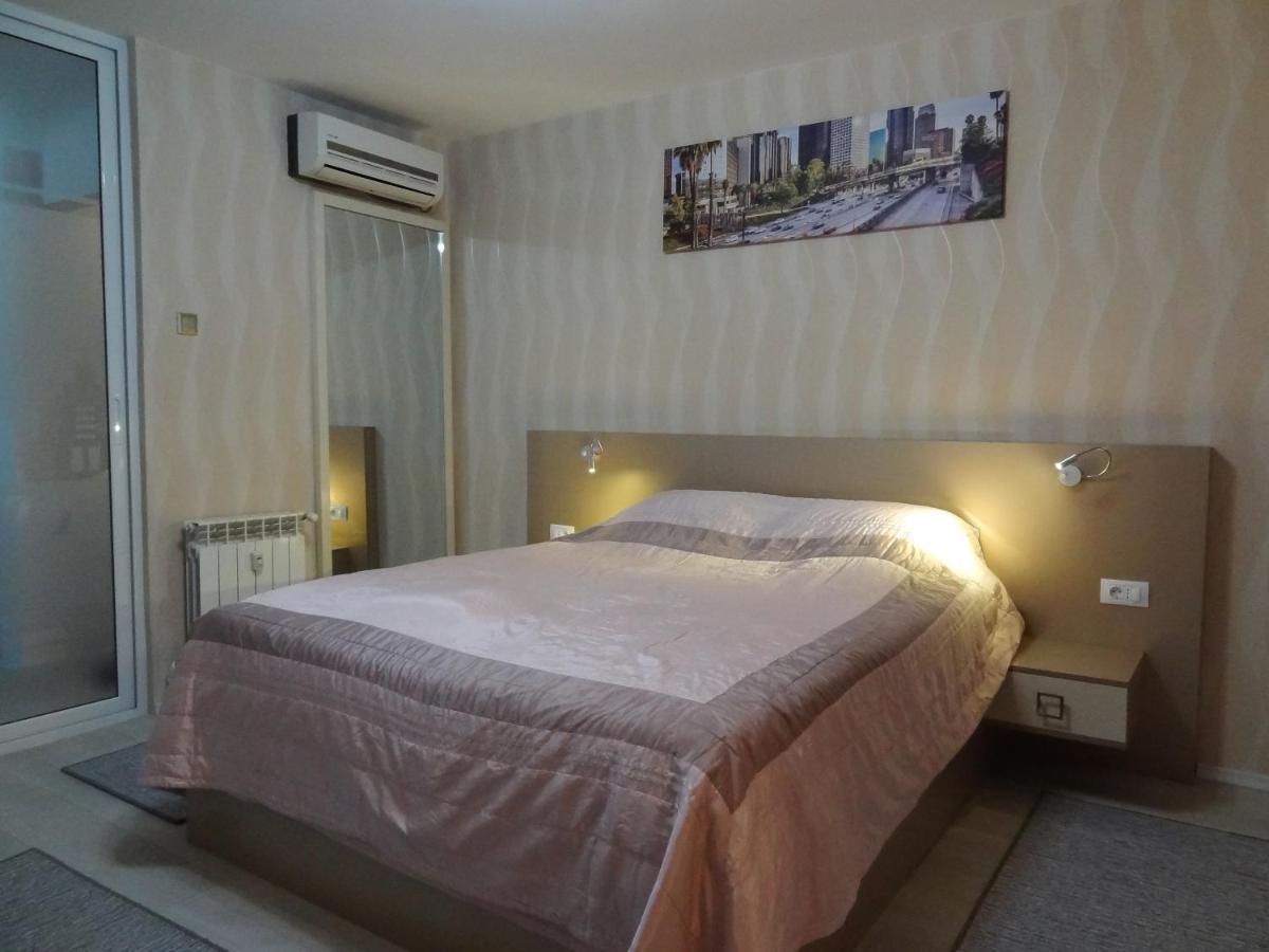 Lvc,Lac & Nyc Apartshotel Faleza Galaţi Екстериор снимка